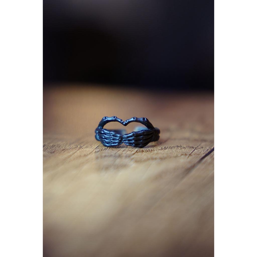 Verstellbarer Ring mit Herz-Skelett-Modell