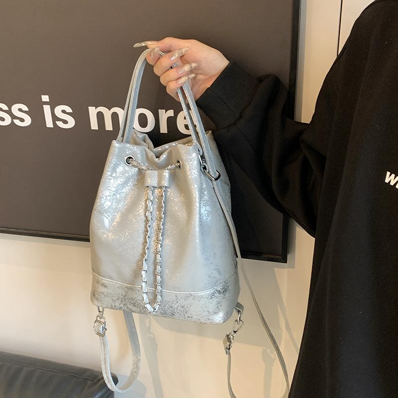 

Casual Versatile Travel Backpack Women s 2025 New Fashion School Bag College Student Campus Large Capacity Lightweight Backpack серебряный