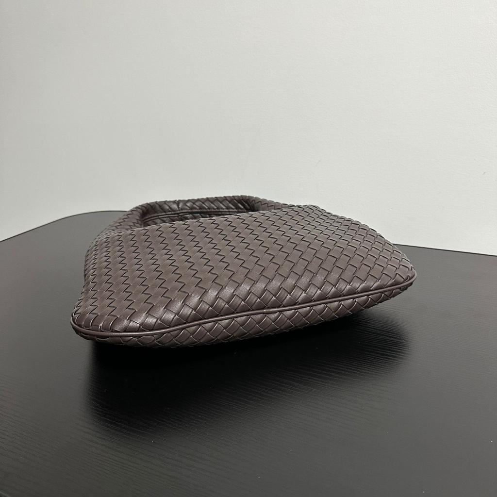 Niche design hand-woven crescent bag large capacity dumpling bag simple commuting European and American style one-shoulder crossbody bag