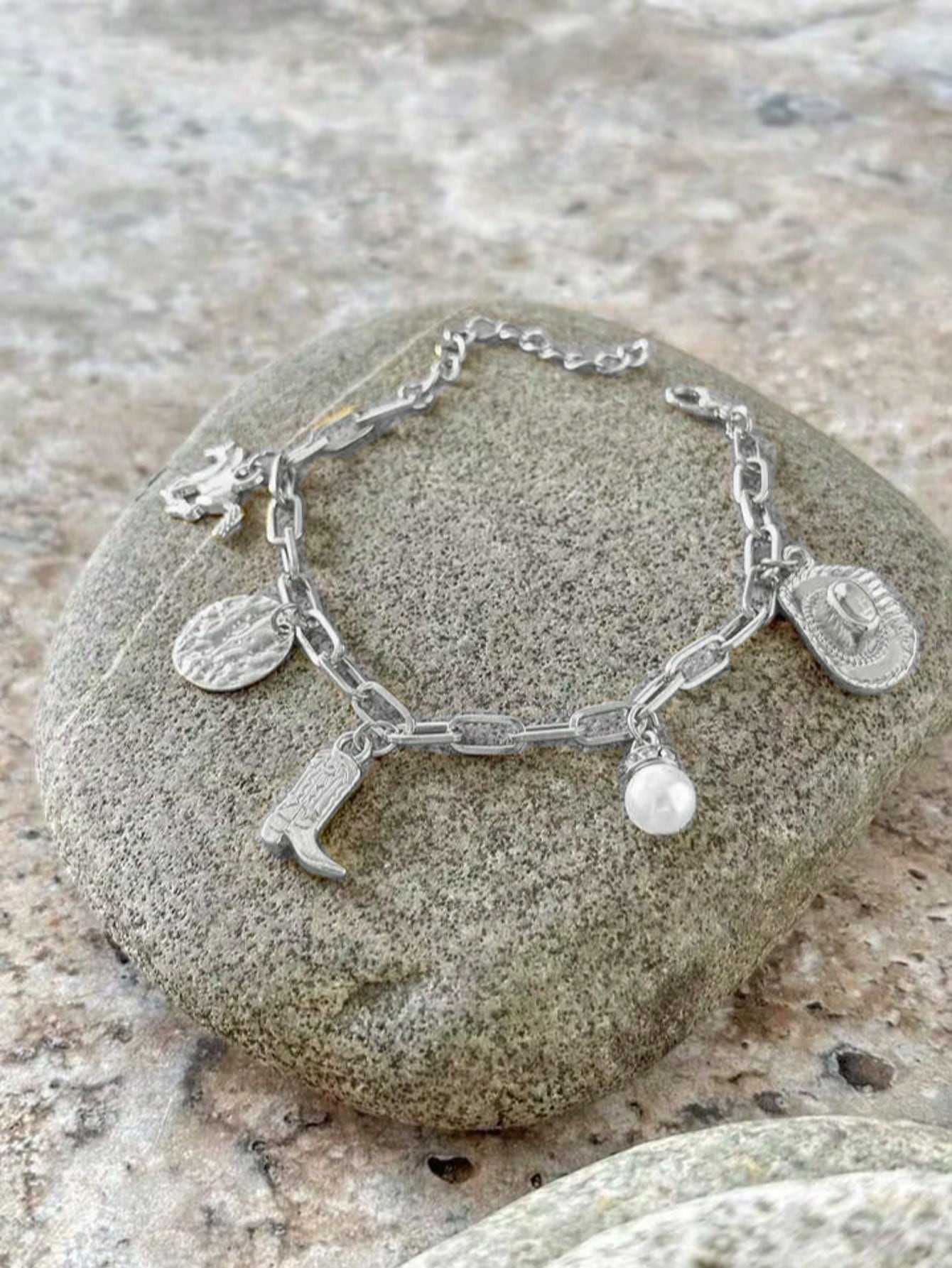 

Hegaze 1pc Vintage Faux Pearl Geometric Decor Pendant Bracelet one-size серебряный