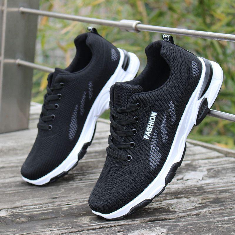 Günlük ayakkabılar Kore versiyonu trend erkek spor file ayakkabılar hafif yumuşak tabanlı tek ayakkabılar kaymaz aşınmaya dayanıklı ve nefes alabilen iş ayakkabıları
