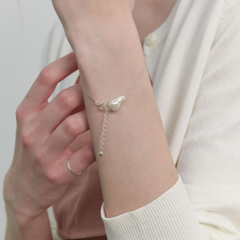 LOVE ME MONSTER [Silver] Baroque Pearl & Chain Bracelet (L241MBC050)