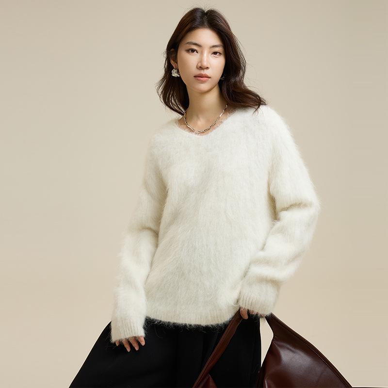 Peruvian Pink Alpaca V-Neck Sweater for Women - Soft, Warm, and Perfect for Autumn and Winter.