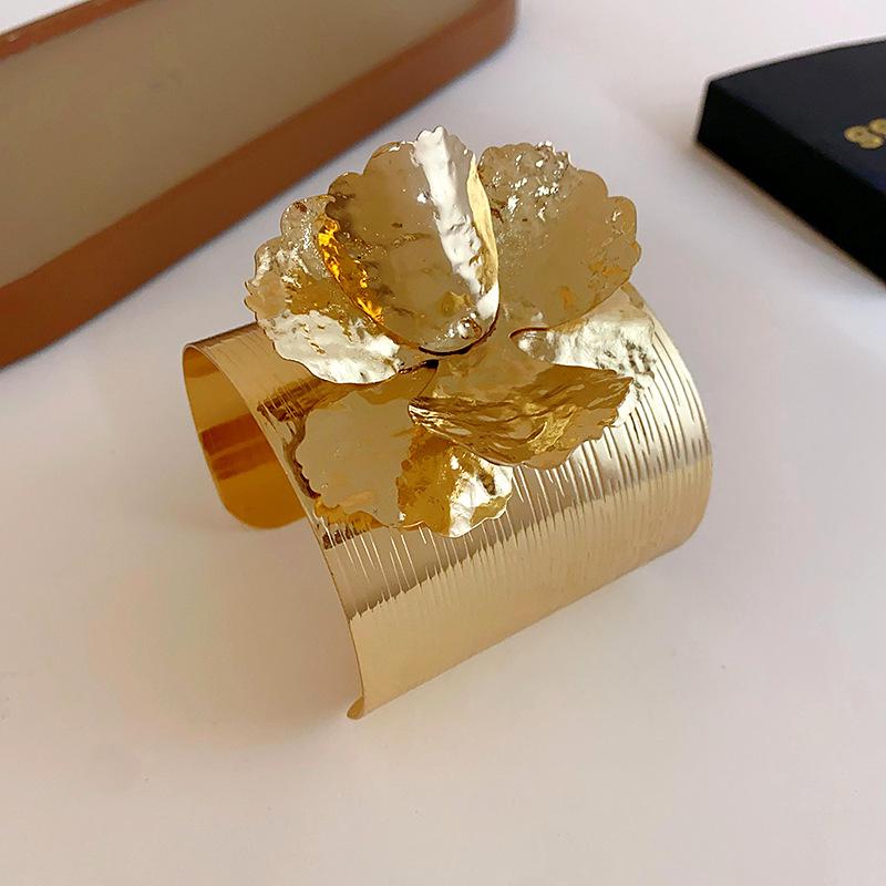 Minimalist Metal Grid Bracelet - European & American Fashion Niche, High-end Style Hand Jewelry