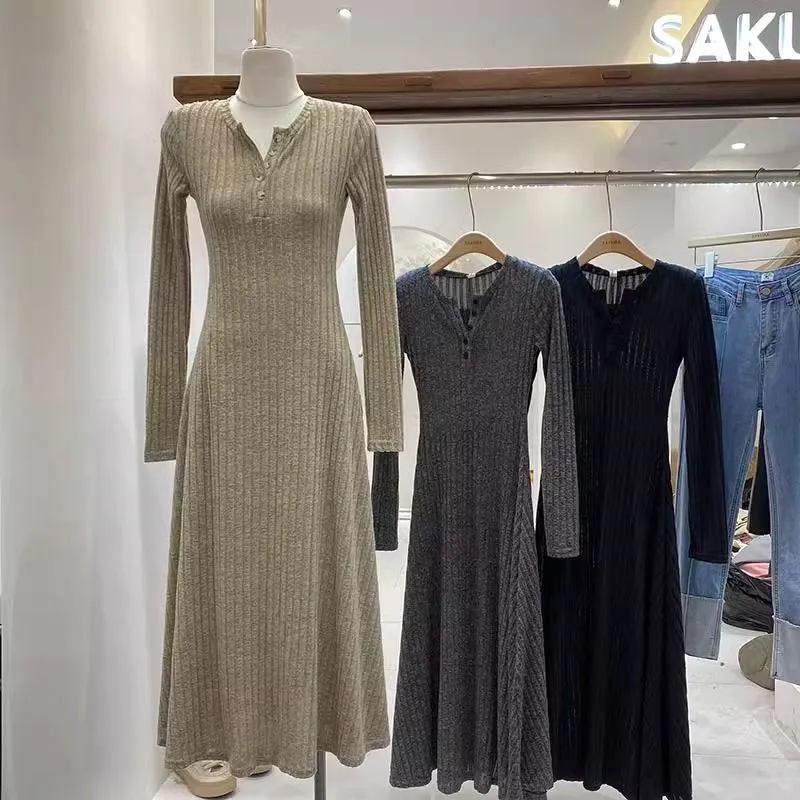 Women's Slim Fit French-Style Knit Dress - Waist-Hugging, Half-Open Collar, Solid Color, Autumn/Winter.