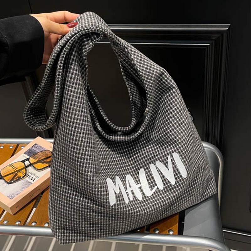 Velkokapacitní jednoramenná ruční crossbody taška s potiskem písmen pro trendy a módní ženy