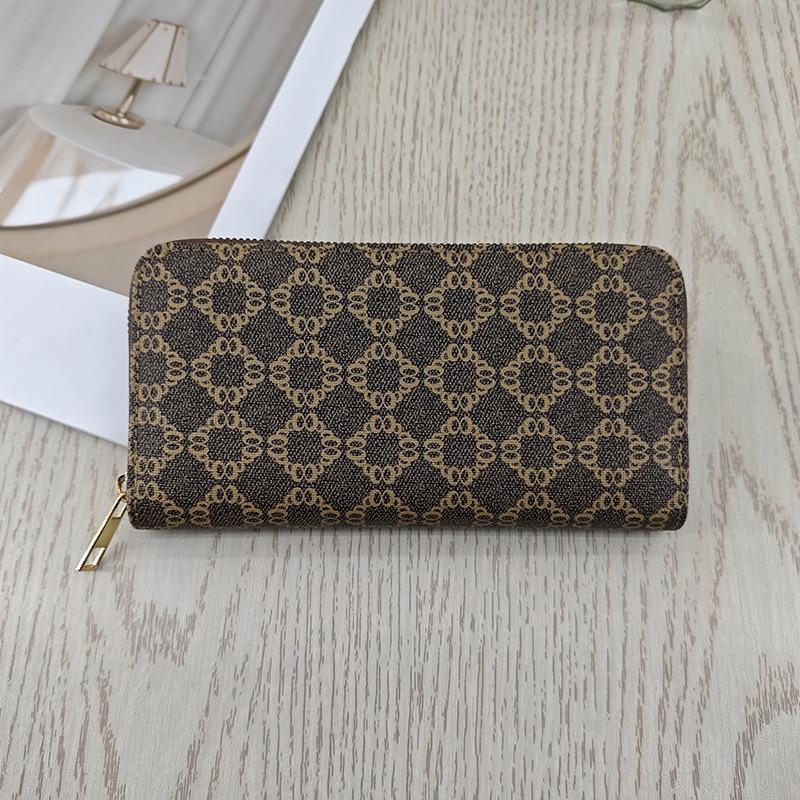 Vintage European & American Women's Long Wallet with Multi-Card Slots and Large Zippered Storage