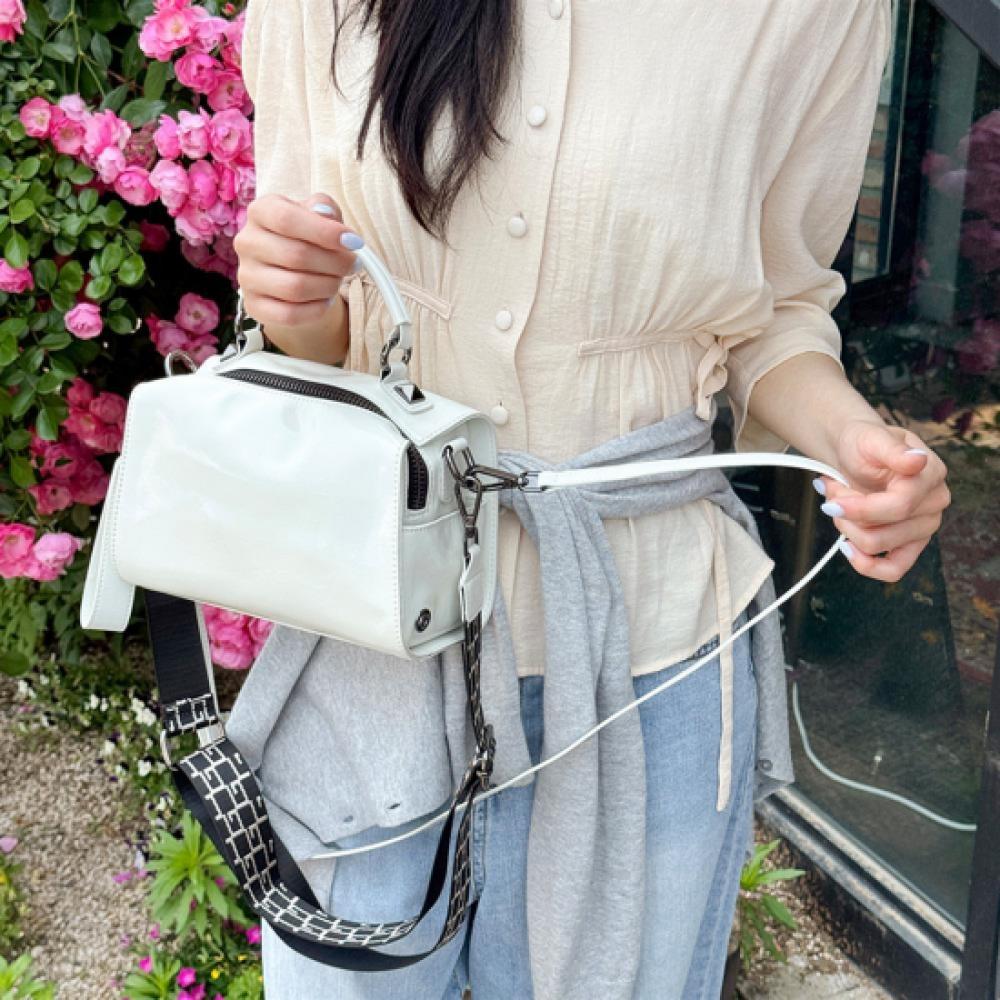 New ArrivalS Open Run Women S gloSSy Mini Leather croSSbody Bag