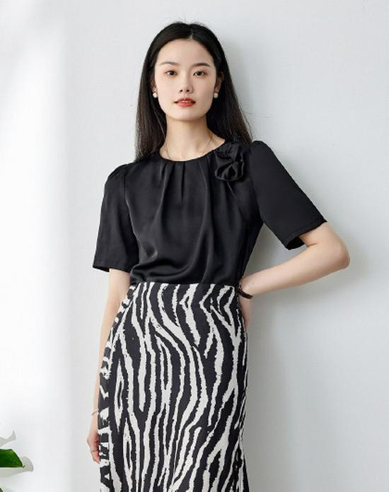 

Elegant Round Neck 3D Floral Chiffon Top - Short-Sleeved Summer Shirt Extra Large