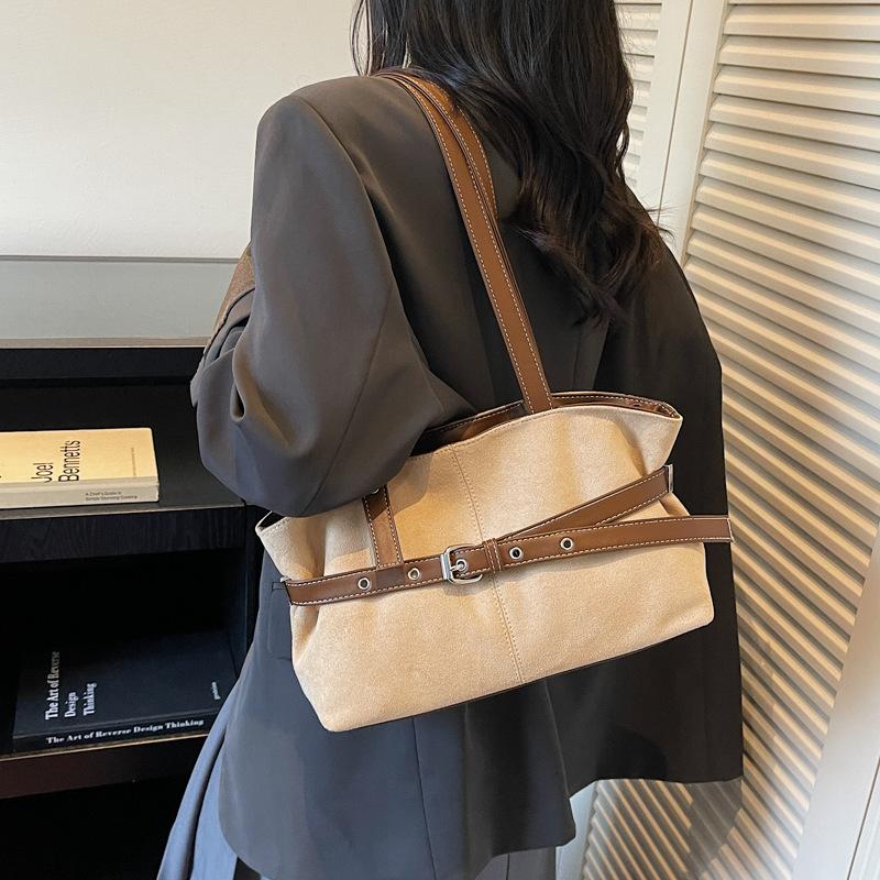 Large-capacity bags women's autumn and winter versatile 2025 new simple shoulder bags are popular this year, textured commuter tote bags