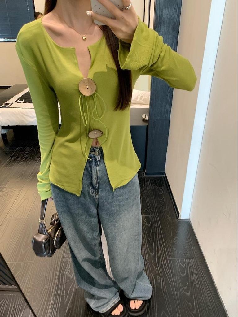 Chic V-Neck Long-Sleeve Slim Fit Black Top for Women