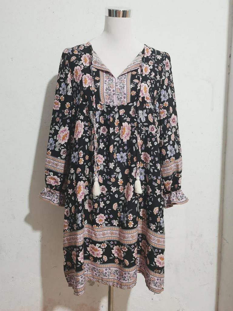 Rochie boemă de vacanță cu flori din raion