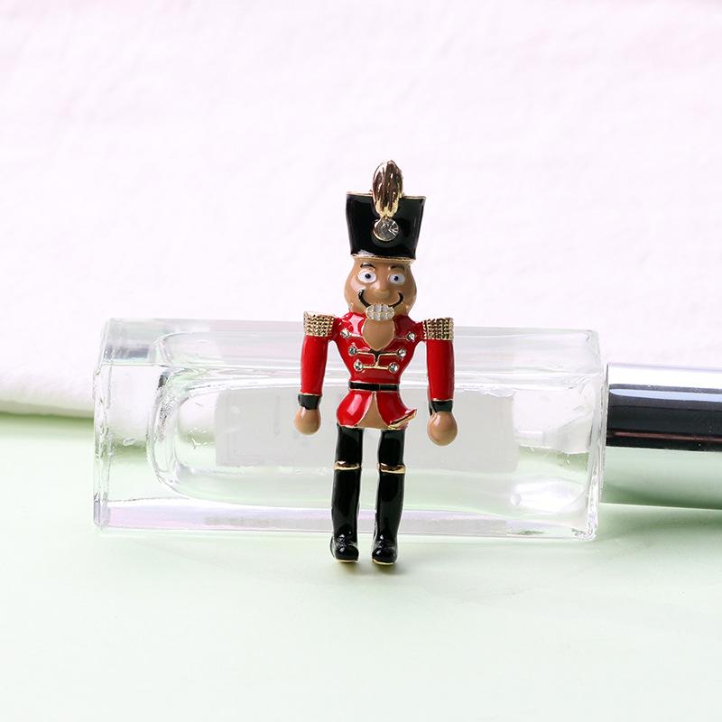 Vintage Literary And Artistic Nutcracker Soldier Brooch Enamel Nutcracker Soldier Puppet Series Corsage Pin Accessories