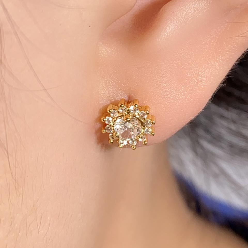 ZAKOL Squisiti Orecchini a Lobo Semplici Girasole in Zircone Chiaro per Donna Femminile Creativo Minimalista Zircone Regalo