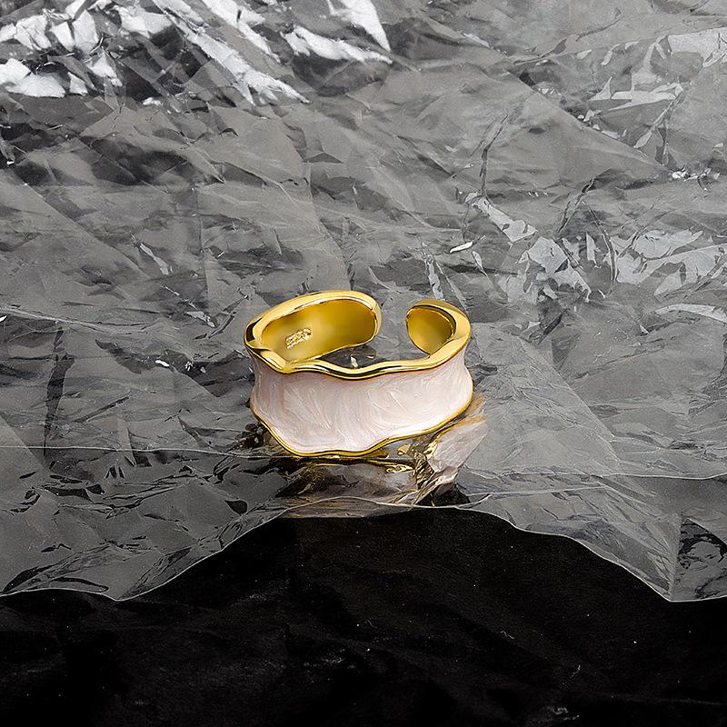 Vintage Cream Enamel Gold Rim Bread Shaped Ring Elegant Gentle Jewelry Accessory For Women
