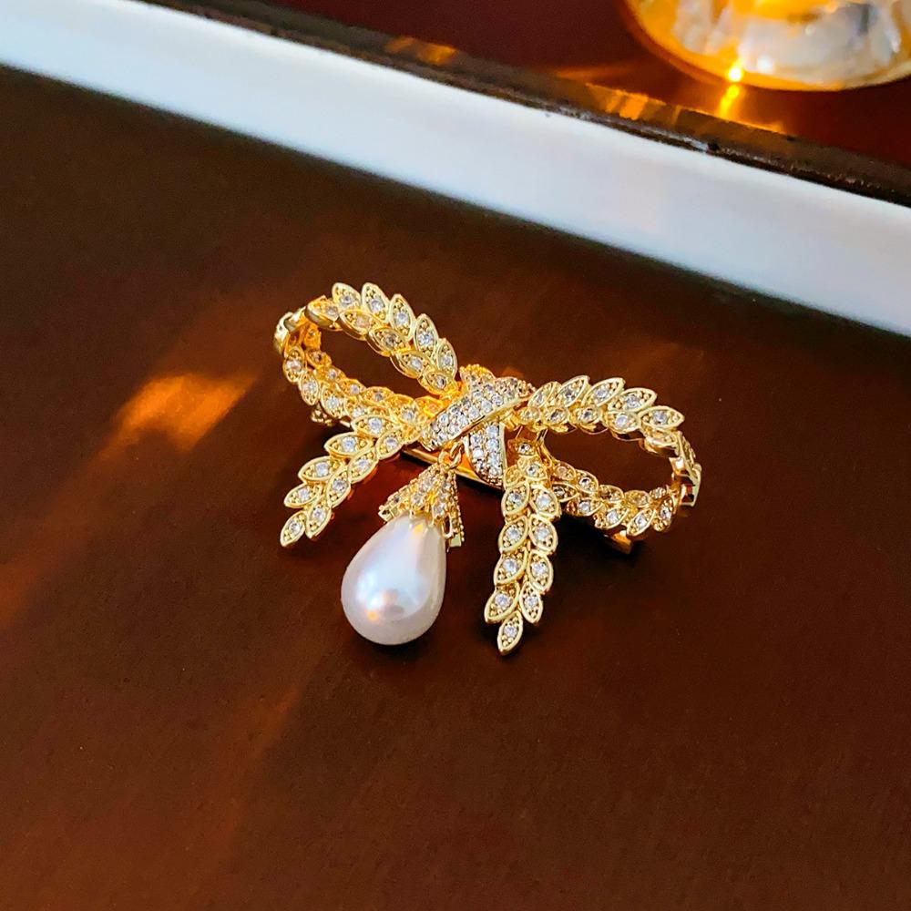Korean Style Suit Collar Pin Badge Rhinestone Brooch Fashion Rhinestone Butterfly Brooch  Daily