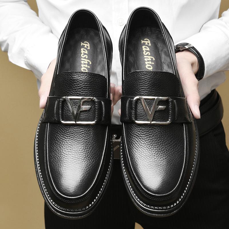 

Men s shoes 2025 summer new men s outdoor travel one-pedal casual shoes fashionable, simple and convenient trendy leather shoes 38 чёрный