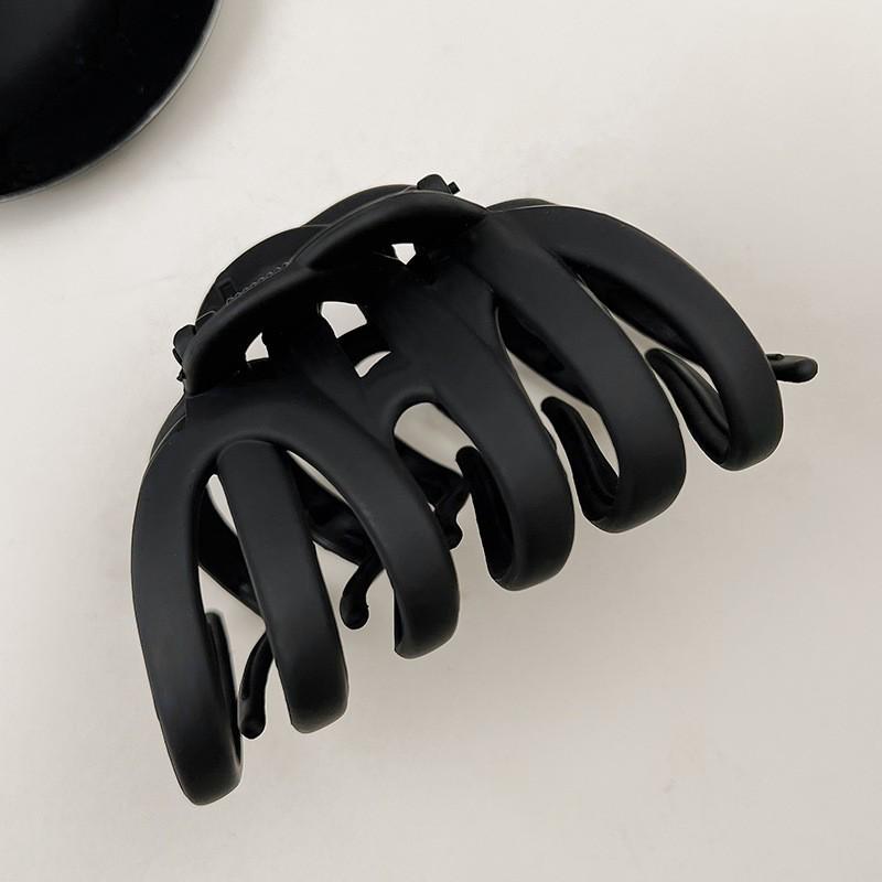 Large French Retro Claw Hair Clip for Elegant Women's Hairstyles.