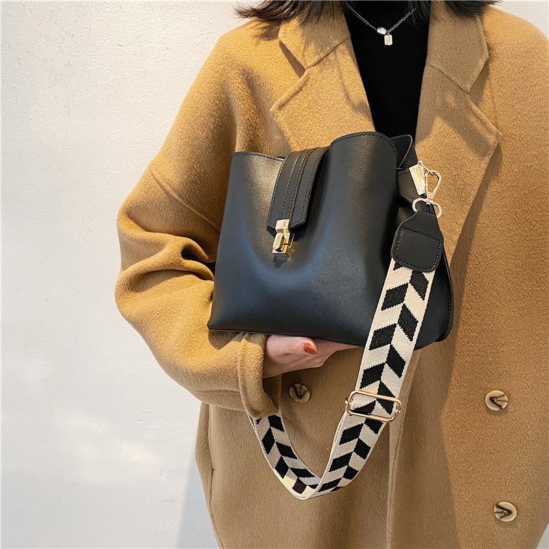 Fashionable Women's Trendy Large Capacity Wallet Korean Version Solid Color Bucket Bag Pu Car Stitching Women's Shoulder Bag