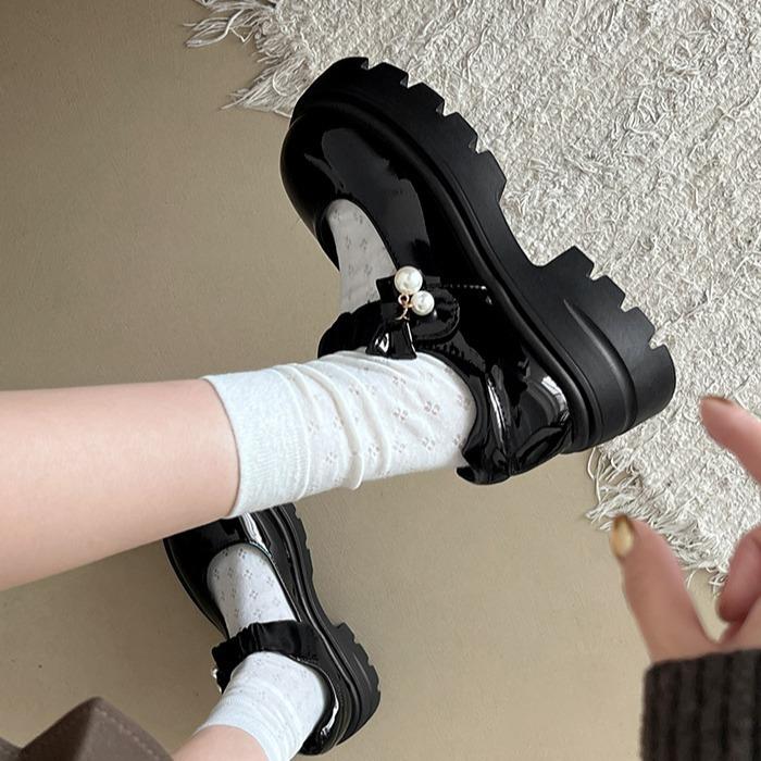 Beige retro thick heel platform small leather shoes women's 2025 new summer versatile skirt Mary Jane light mouth single shoes