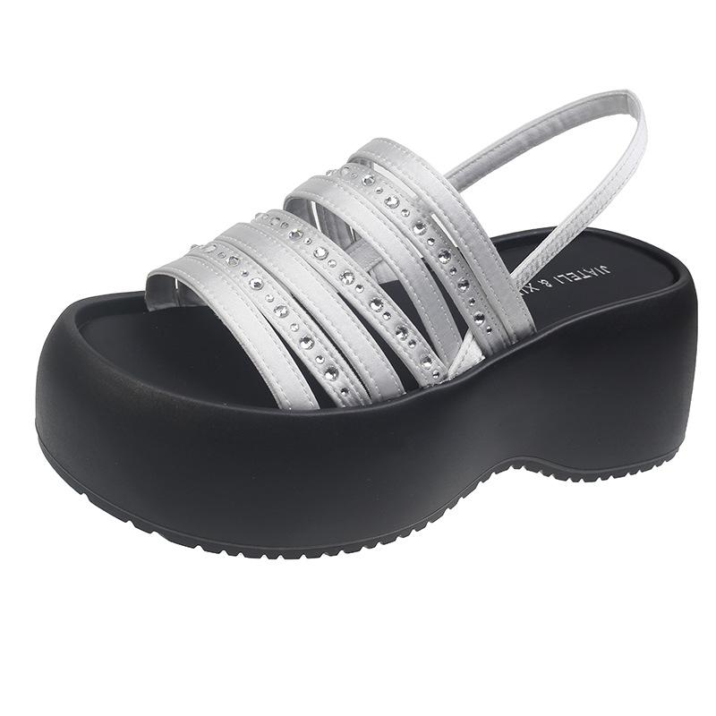 European station rhinestone sandals women's 2025 summer wear small height increase cool slippers muffin platform holiday Roman shoes