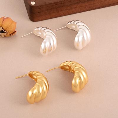 Retro Button Twist Niche Design Sense, Minimalist and Versatile Cold Wind Metal High-end Simple Jewelry Stud Earrings