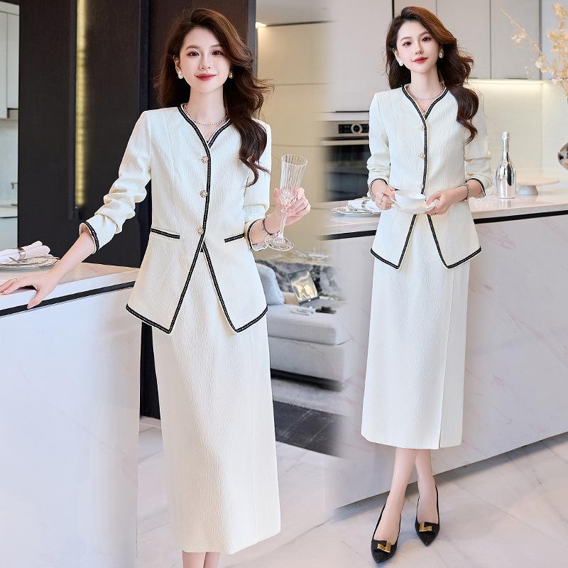 

Платье сочетается с целым комплектом женских весенне-осенних новинок с чувством дизайна, темпераментной юбкой с разрезом на бедрах, комплектом из двух частей XXL молочный белый