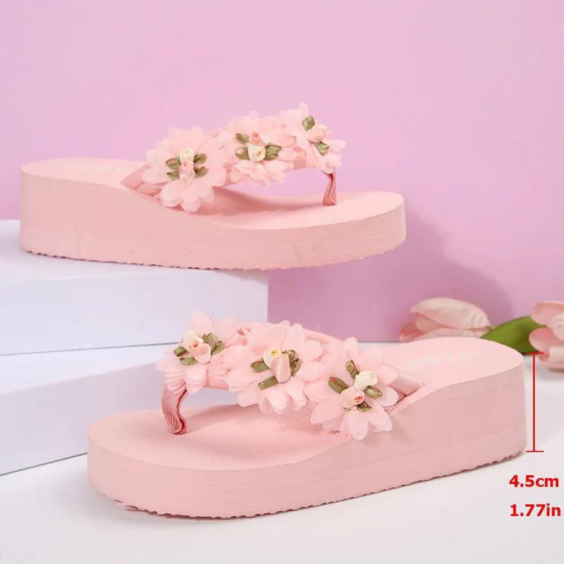 Deko mit Blumen Damen Keil Zehentrenner Sommer 2025 Leichte Zehensteg Plateau Pantoletten Frau Bequem Rutschfest Strand Pantoletten