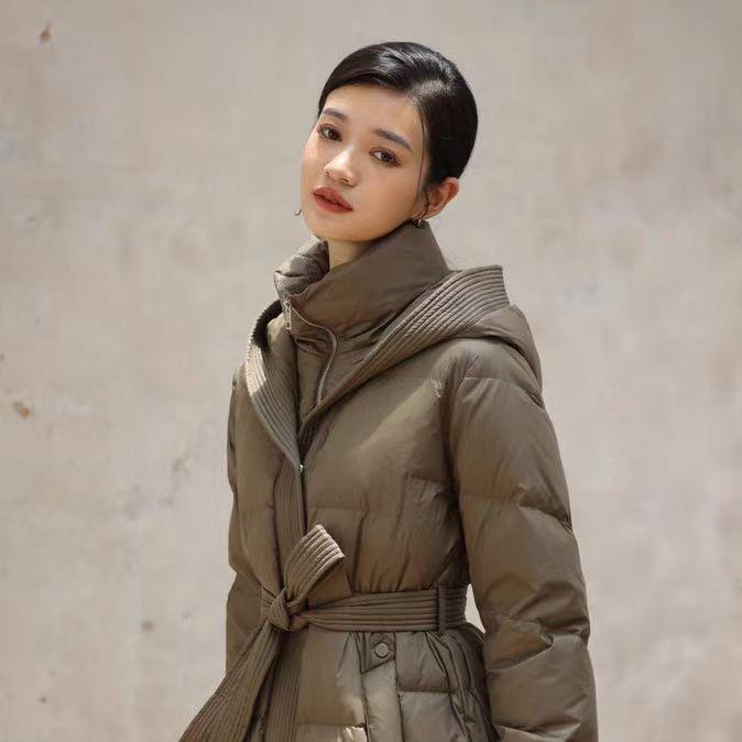 Bílá kachna dolů v pase dlouhé šněrování zeštíhlující bunda s kapucí ženy tlustší nad kolena s kapucí