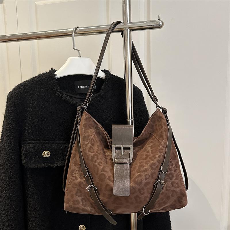 Large-capacity Simple Tote Bag, New Commuter Shoulder Oblique Span Bag, Casual Women's Retro Autumn and Winter