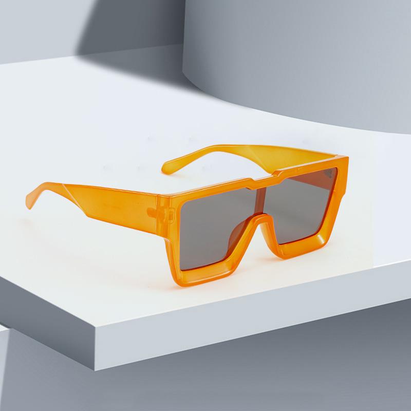 Vintage Trendy Sunglasses for Women Minimalist Square Glasses Gradient Color Fashion Gift for Friend