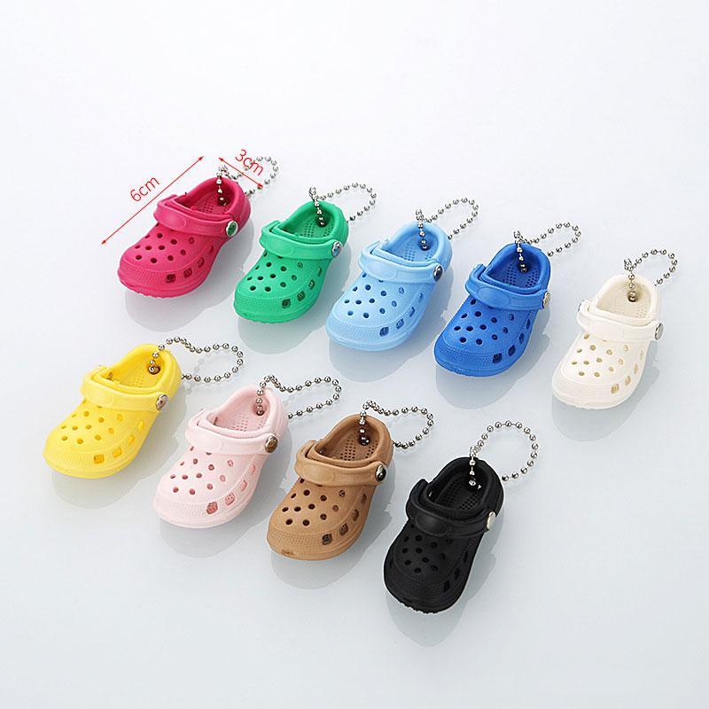Neuer 3D Mini-Schuh-Schlüsselanhänger PVC-Schuh-Anhänger für Clogs Zubehör Damen Strandtasche Sandalen Schnalle Pin DIY Schmuck Dekoration