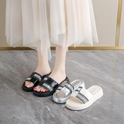 Thick-bottomed Outer Wear Color Matching One-word Slippers Women's Spring and Summer 2025 New Super Fire Fashion Rhinestone Seaside Beach Mop