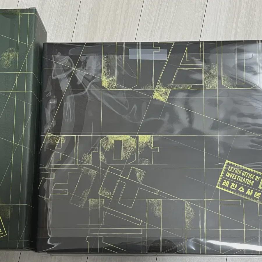 

2025 Resin Season s Greetings Unopened