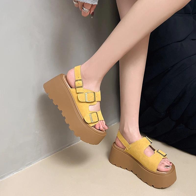 Women's casual slippers 2025 one word buckle strap open toe muffin bottom hundred fashion sandals thick bottom heightening shoes