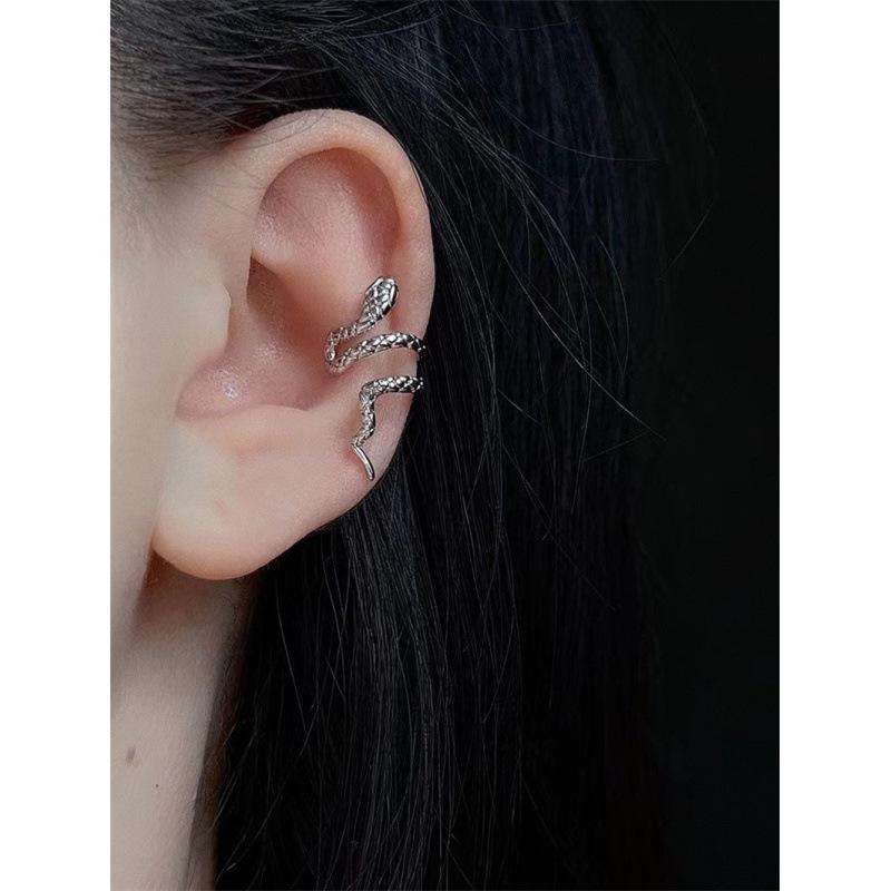 Trendy Snake Ear Cuff: Stylish, No-Piercing Jewelry for Fashionable Girls