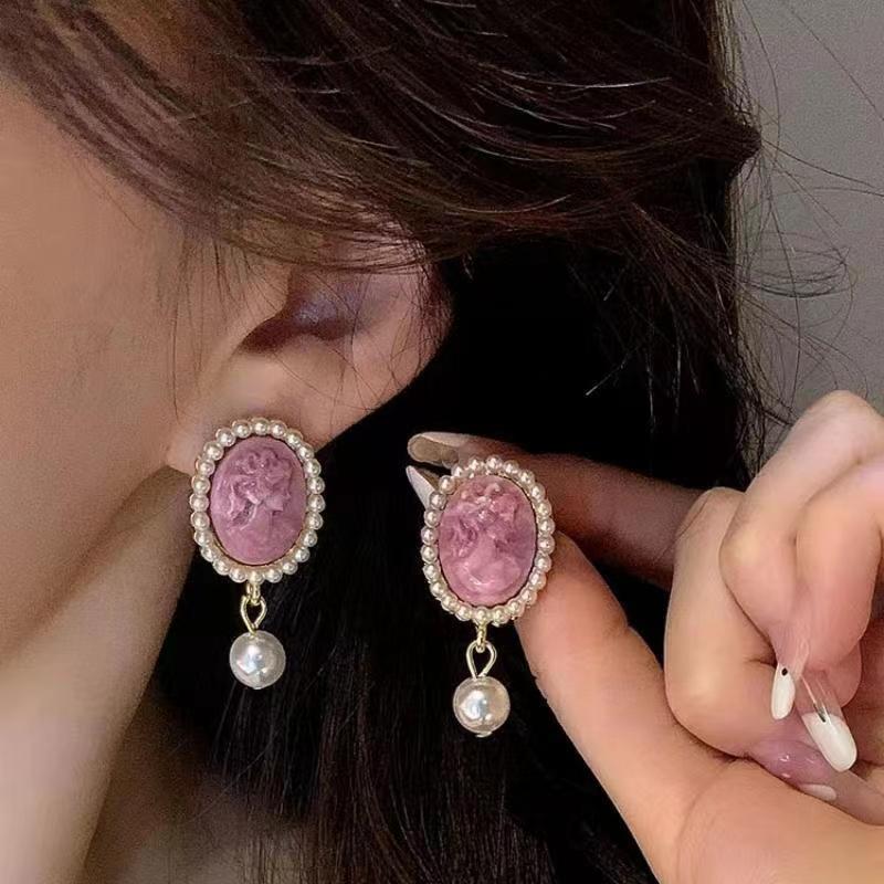 French Style Geometric Earrings High End Luxury Pearl Head Portrait Earrings Artistic Retro Round Shape Women Elegent Jewelry