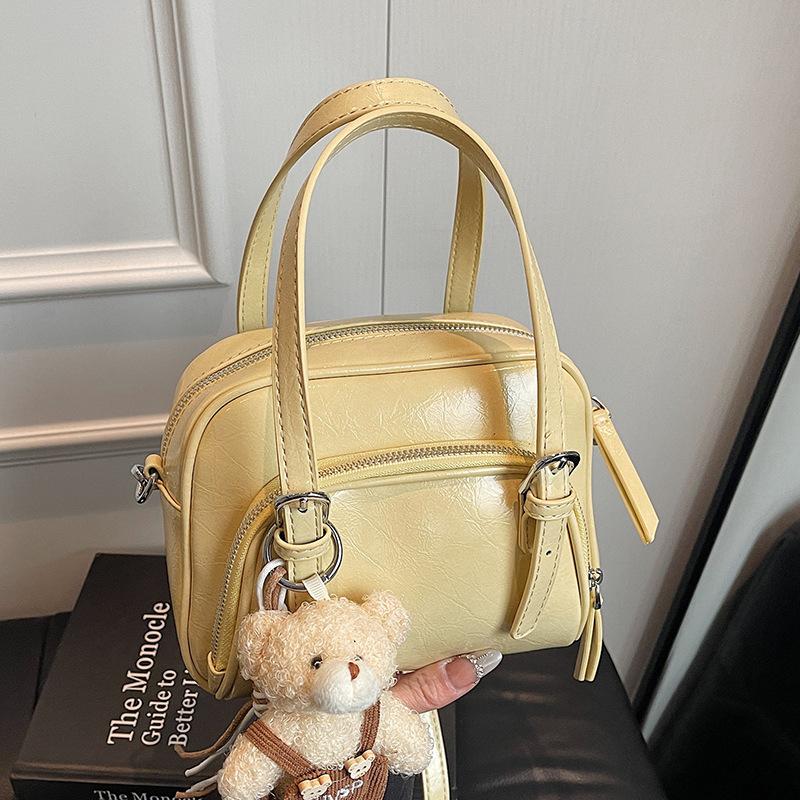 Spring and Summer New Korean Niche Ins Wind Oil Wax Leather Portable Pillow Bag Casual Versatile Commuter Wind Messenger Women's Bag