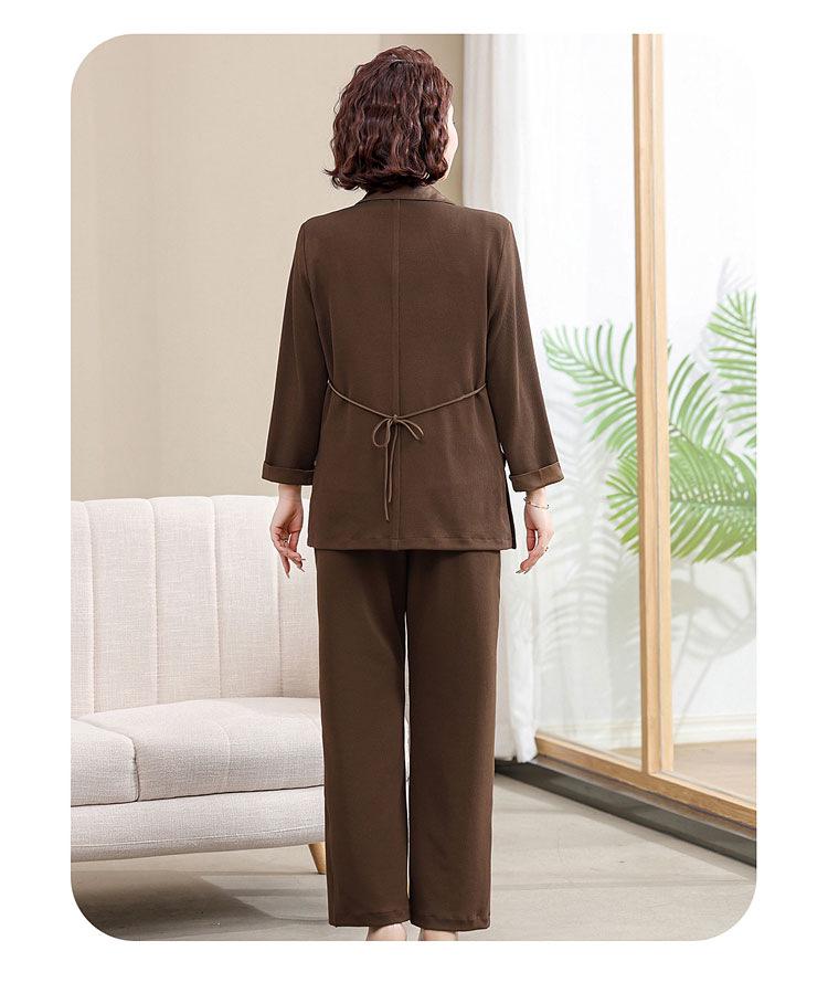 Stylish Autumn Three-Piece Set for 50+ Women: Age-Defying Casual Suit