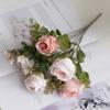Bouquet Principessa Rosa a 5 Teste Europeo: Centrotavola Floreale Annodato a Mano e Decorazione Floreale Moderna a Parete.
