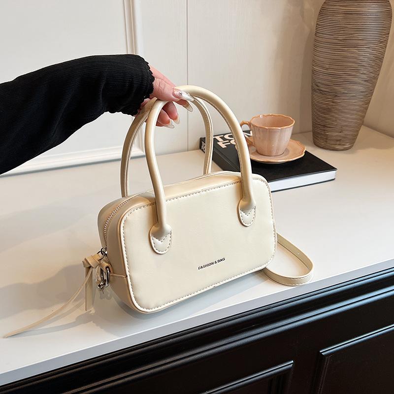 Small square French crossbody shoulder bag for women simple and popular shoulder bag new