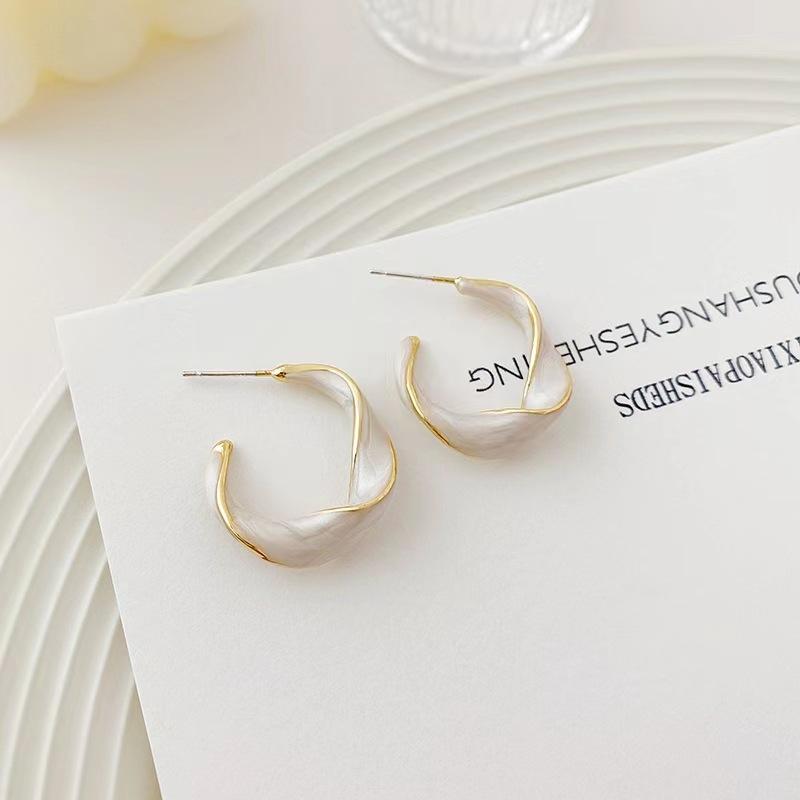 New Trendy Enamel Color Metal Texture Small Hoop Earrings for Women Gold Plated Statement Ear Buckle Creative Jewelry Gifts