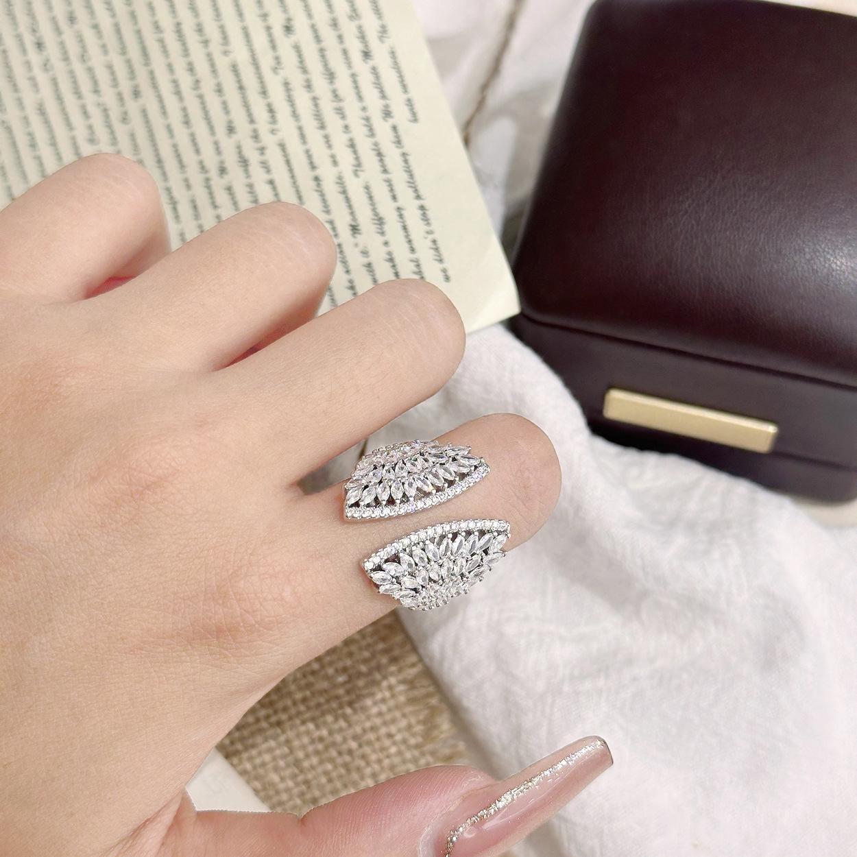 Hot Selling Design Full Diamond Fan Ring Seiko Shell Open Ring