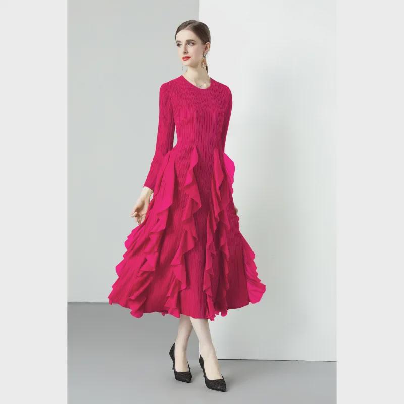 Miyake 2024 Plisowana sukienka z falbaną: Okrągły dekolt, Długie i krótkie rękawy, Wysoki stan, Wąski krój, Elegancki design