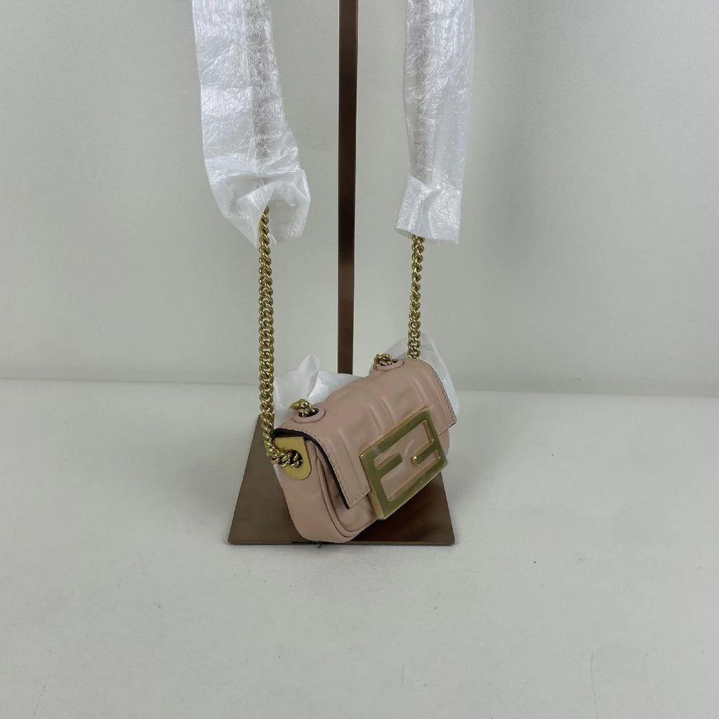 [Pre-Owned] Baguette Gold Finish Embossed FF Pattern Magnetic Closure Napa Leather Lambskin Mini Shoulder Bag - Excellent #XL7ZJ1