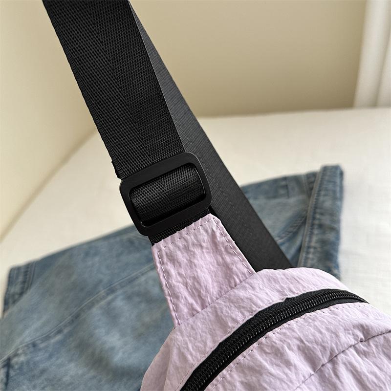 This year's popular solid-color bag women's 2025 new breast bag trendy sports single shoulder simple oblique span casual mobile phone bag