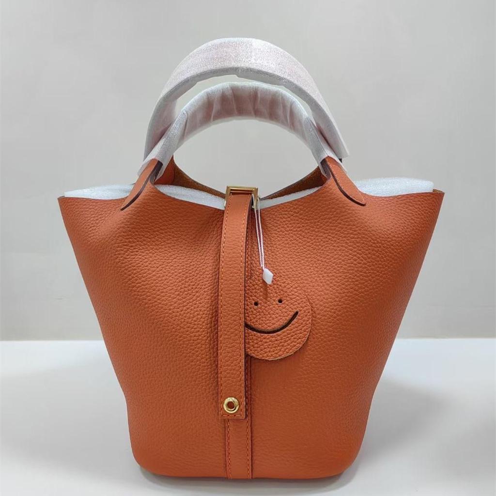 2024 Farblich abgestimmte Beuteltasche aus echtem Leder, Handtasche aus Rindsleder mit Litschi-Narbung für Damen