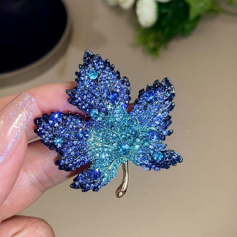 Fancy Design Fashion Fashion Maple Brooch Female Super Flash Rhinestone Leaf Pin Suit Coat Corsage Accessories