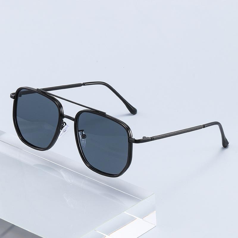 New Vintage Metal Frame Square Sunglasses Women Men Rectangle Sun Glasses Female Eyewear Sunglasses for Male Female Eyeglasses
