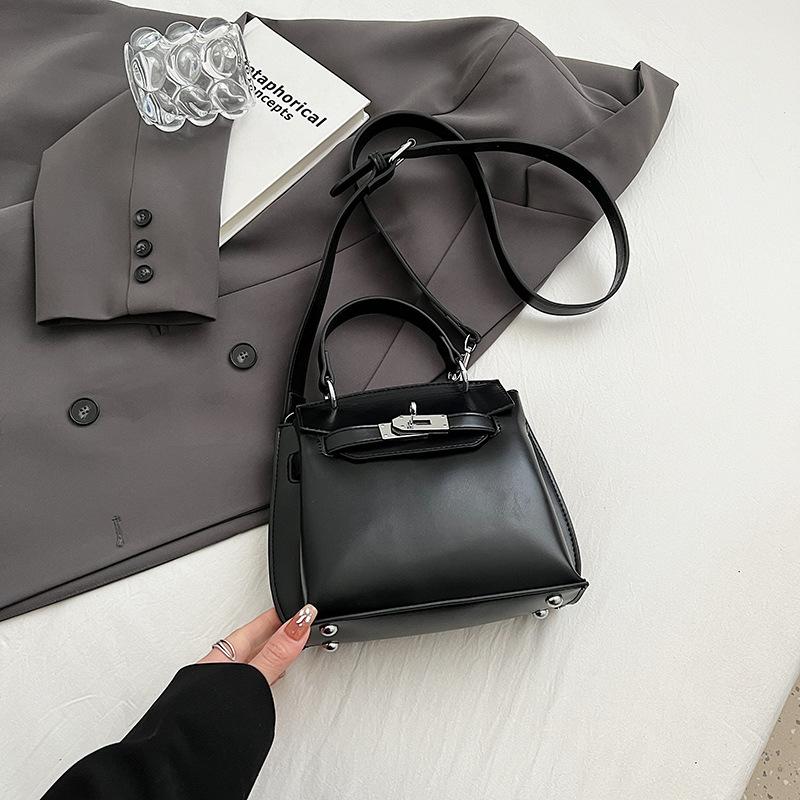 

Сумка через плечо Одна Ручка для Женщин Модная Простая Повседневная Универсальная Ретро 21cm/8.27in чёрный